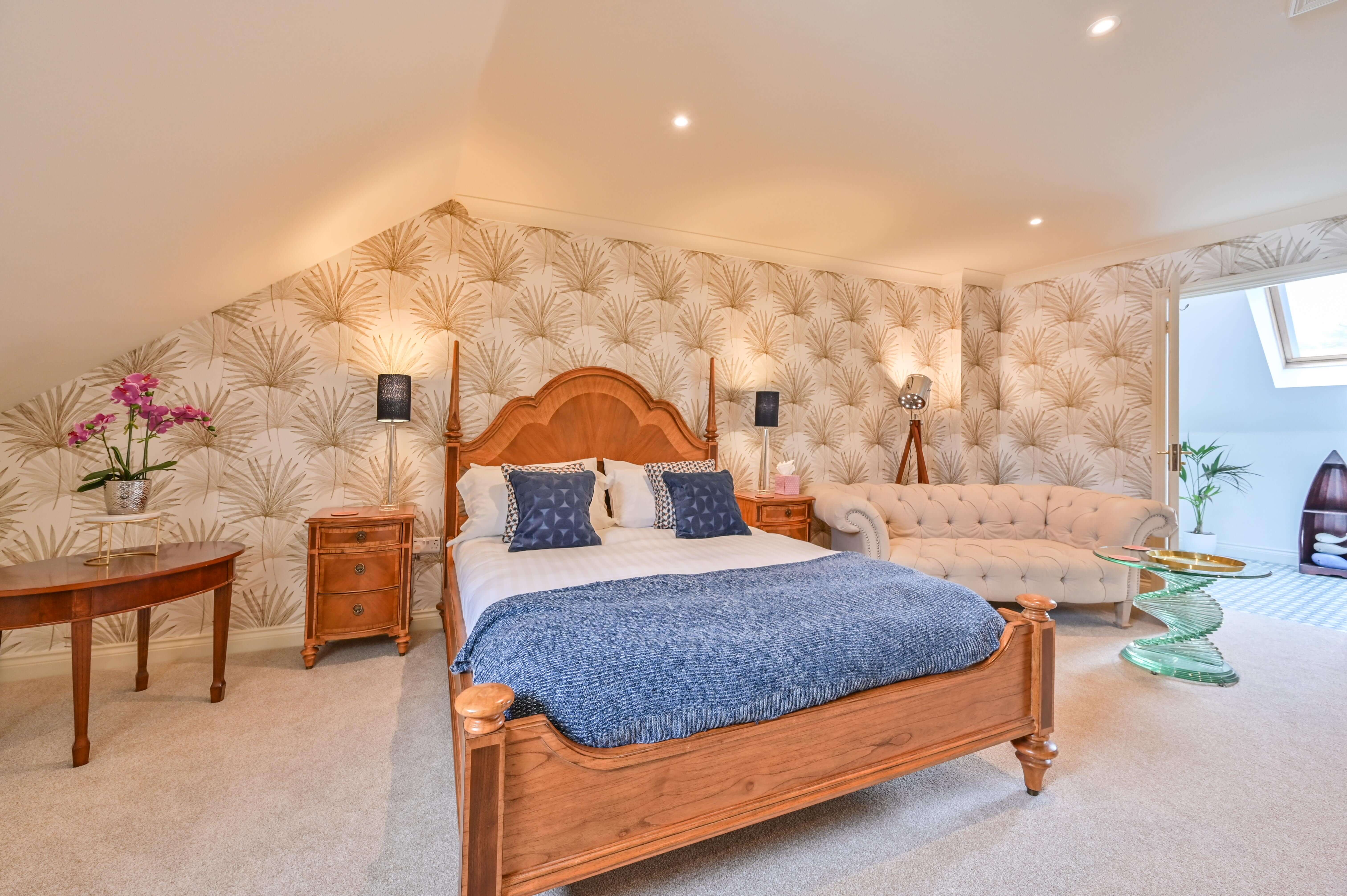 Main bedroom - Lisburne Place Luxury self catering accommodation in Torquay